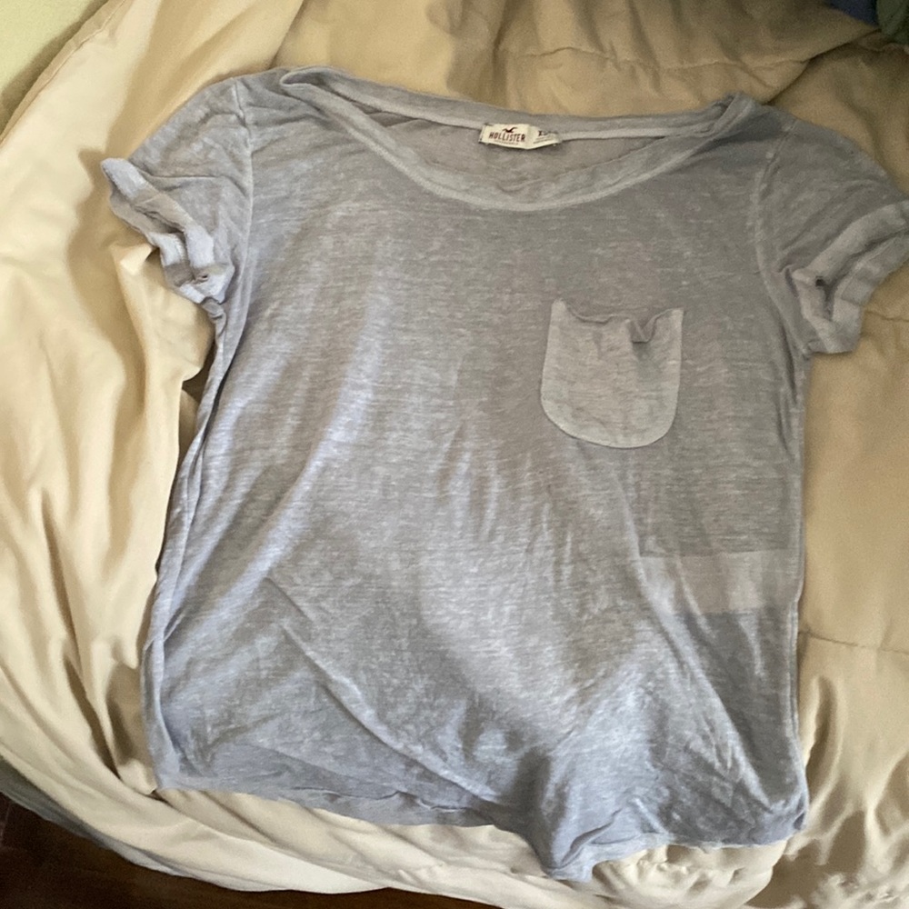 Hollister t shirt